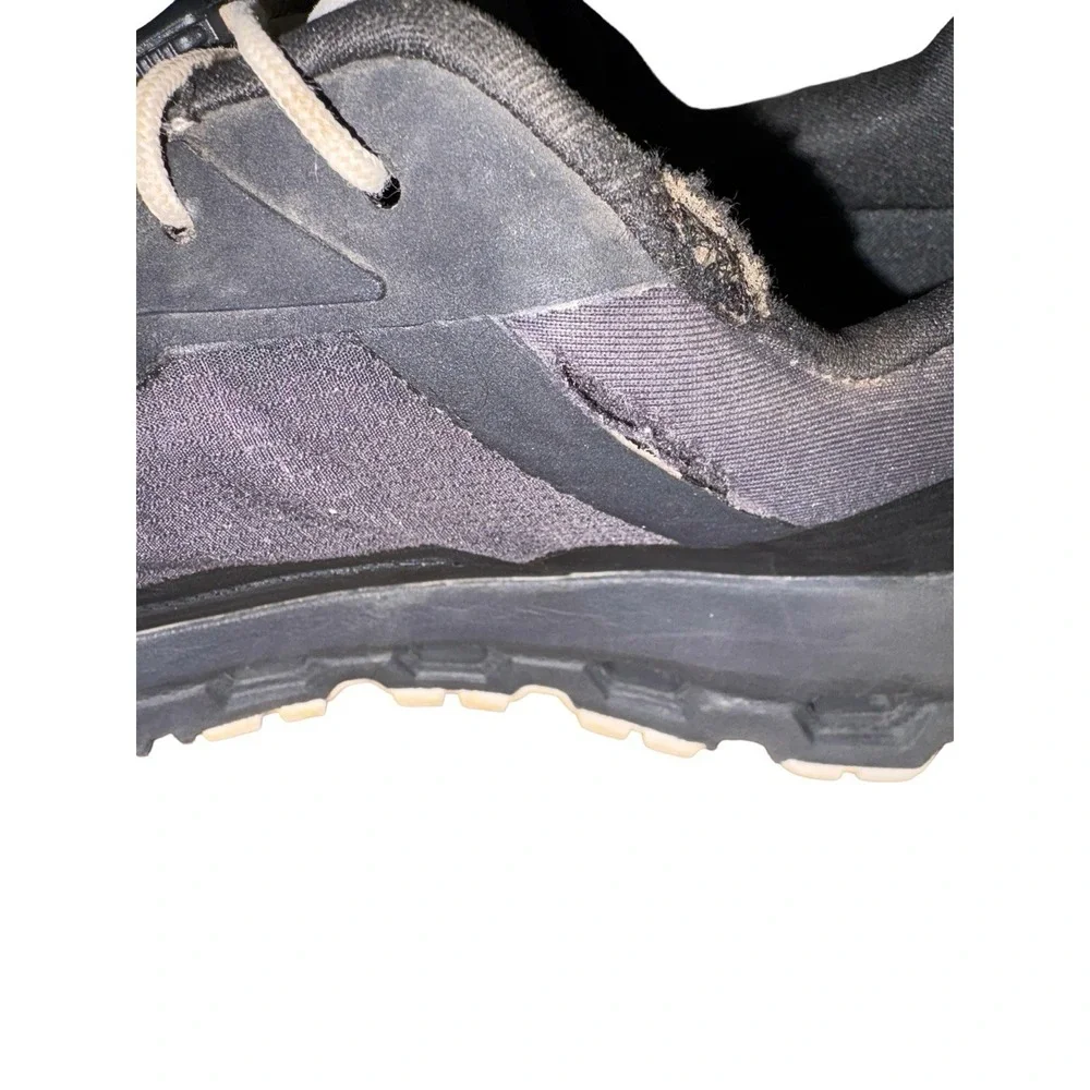 On Kids' Grade School Cloudhero Waterproof Shoe Black‎ Size 4